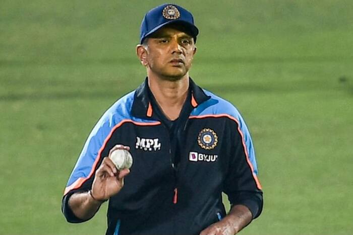 IND vs WI: वेस्टइंडीज का सूपड़ा साफ करने वाली भारतीय टीम को कोच द्रविड़ ने दी शाबाशी